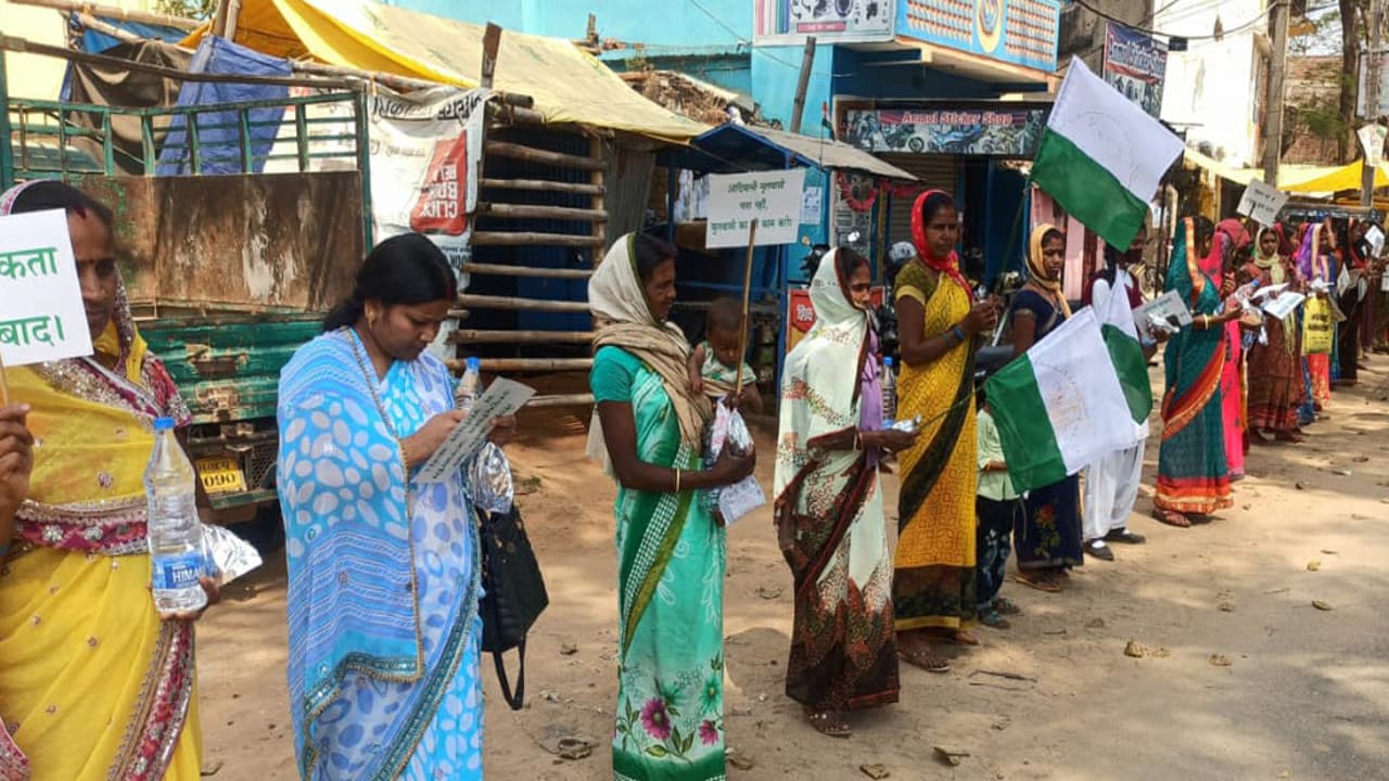 तेली जाति को ST का दर्जा देने की बढ़ी मांग, गुमला से रांची 100 किमी तक लोगों ने बनायी मानव श्रृंखला