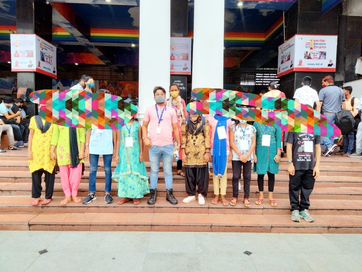 मानव तस्करी की शिकार झारखंड की 2 युवतियां व 8 बच्चे दिल्ली से कराए गए मुक्त, एक बेटी का मां ने कर दिया था सौदा