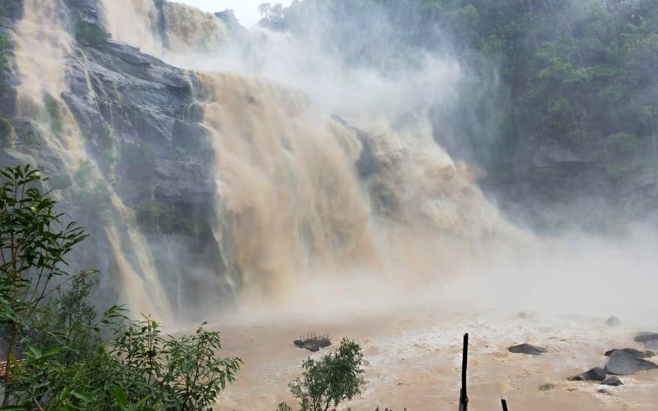 Jharkhand Breaking News: गेतलसूद डैम से लगातार छोड़ा जा रहा है पानी, हुंडरू फॉल की खूबसूरती बढ़ी