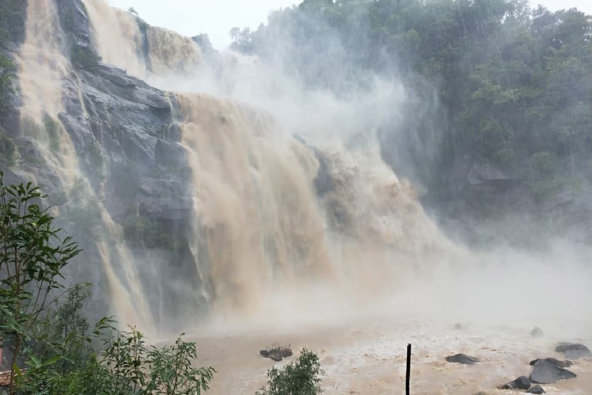 झारखंड में भारी बारिश के बाद जलप्रपातों की बढ़ी खूबसूरती, देखिए मन मोहती तस्वीरें