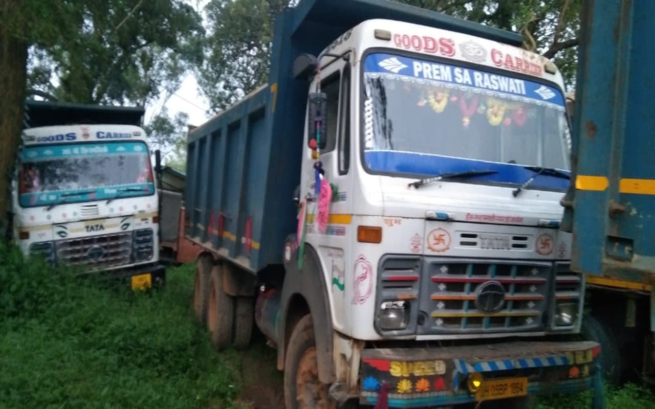 Jharkhand News: अवैध बालू तस्करों के खिलाफ खूंटी प्रशासन की कार्रवाई, दो हाइवा समेत दो आरोपी गिरफ्तार