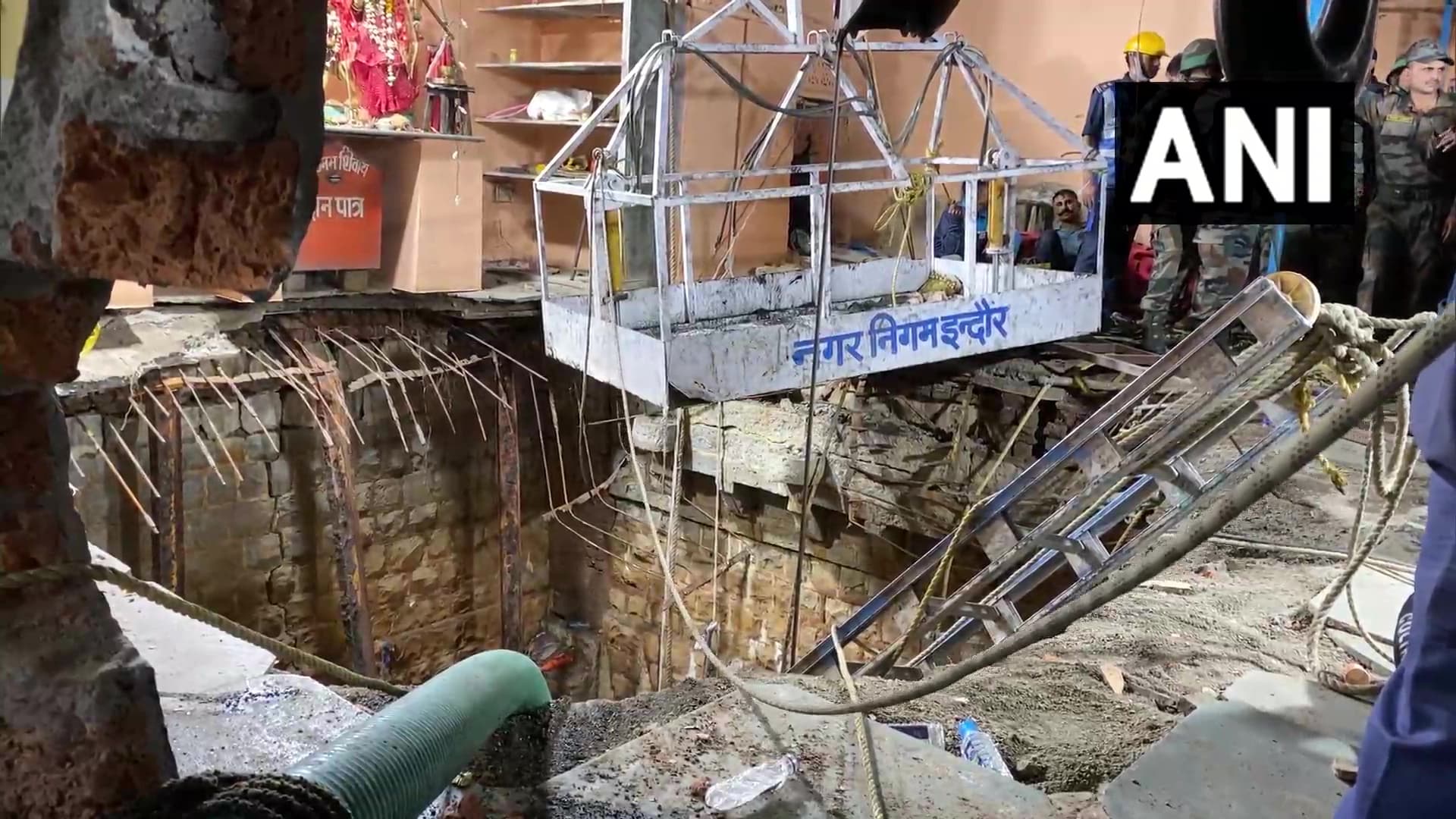 इंदौर दर्दनाक हादसे में 35 लोगों की मौत, 18 रेस्क्यू, राहत और बचाव में कई टीमें जुटीं
