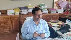 Lucknow: एलडीए वीसी इंद्रमणि त्रिपाठी को IT का नोटिस, सपा बोली- योगी सरकार में 99 प्रतिशत अफसर...