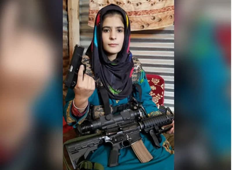 पुलवामा अटैक के मास्टर माइंड उमर फारुक की करीबी है यह 23 साल की महिला, चार्टशीट में हुआ खुलासा कैसे करती थी आतंकियों की मदद