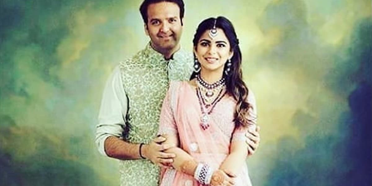 Isha Anand Piramal Anniversary: ईशा अंबानी ने बताया कैसे उनसे बिल्कुल अलग होते हुए भी उनके ही जैसे हैं आनंद