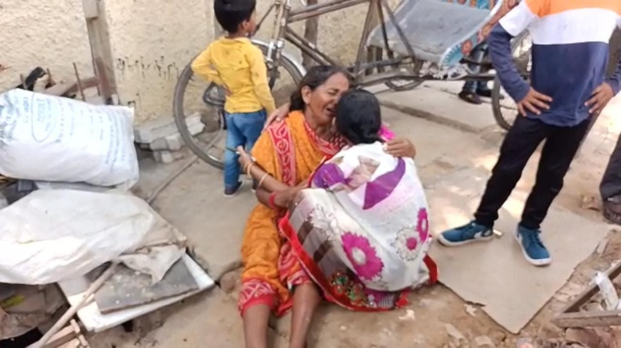 Gorakhpur: मंदिर की देखरेख करने वाली महिला की हत्या, दानपात्र भी उठा ले गए हत्यारे, जांच में जुटी पुलिस