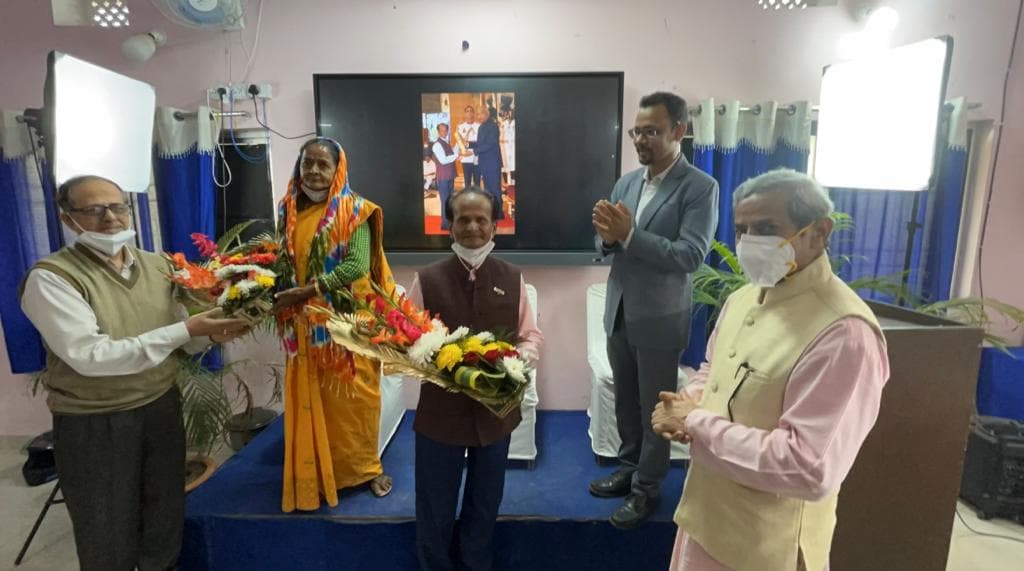 उड़ान आईएएस अकादमी रांची में पद्मश्री मधु मंसूरी हंसमुख और पद्मश्री छुटनी देवी को सम्मानित किया गया