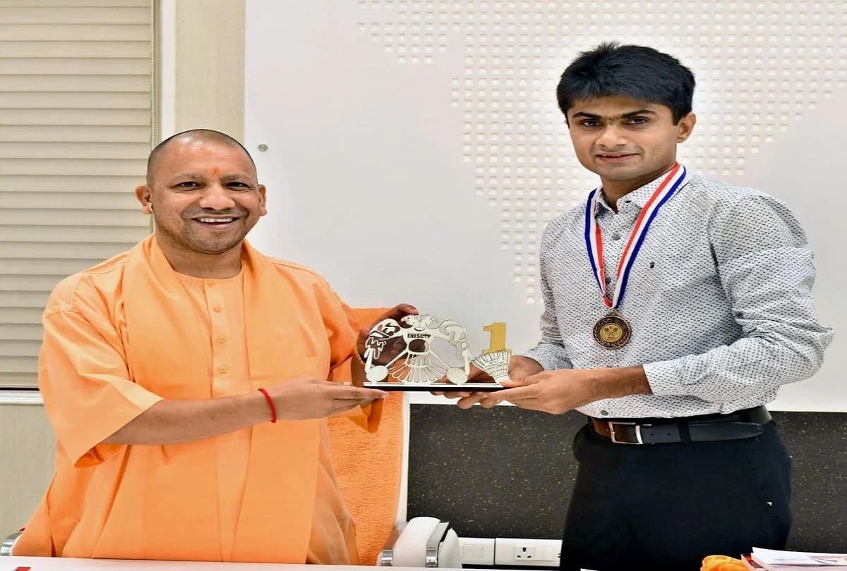 टोक्यो पैरालंपिक में खेलेंगे नोएडा के जिलाधिकारी सुहास, बैडमिंटन में पहले भी जीत चुके हैं गोल्ड टोक्यो पैरालंपिक में खेलेंगे नोएडा के जिलाधिकारी सुहास, बैडमिंटन में पहले भी जीत चुके हैं गोल्ड