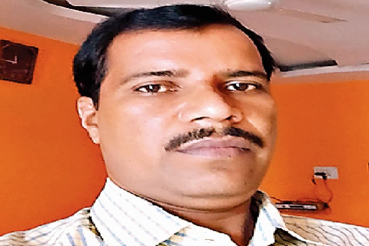 मिस्त्री का काम कर पूरी की पढ़ाई और भूदेव प्रसाद पंडित बने शिक्षक, पढ़ें प्रेरणादायक कहानी