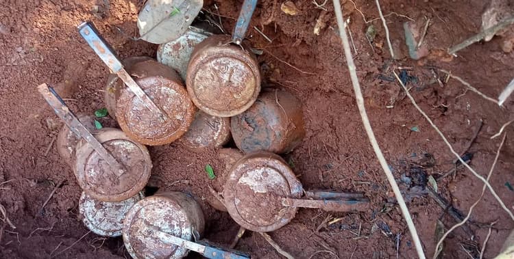 Jharkhand Naxal News: भाकपा माओवादियों के खिलाफ मिली बड़ी कामयाबी, सरायकेला में 15 IED बम बरामद