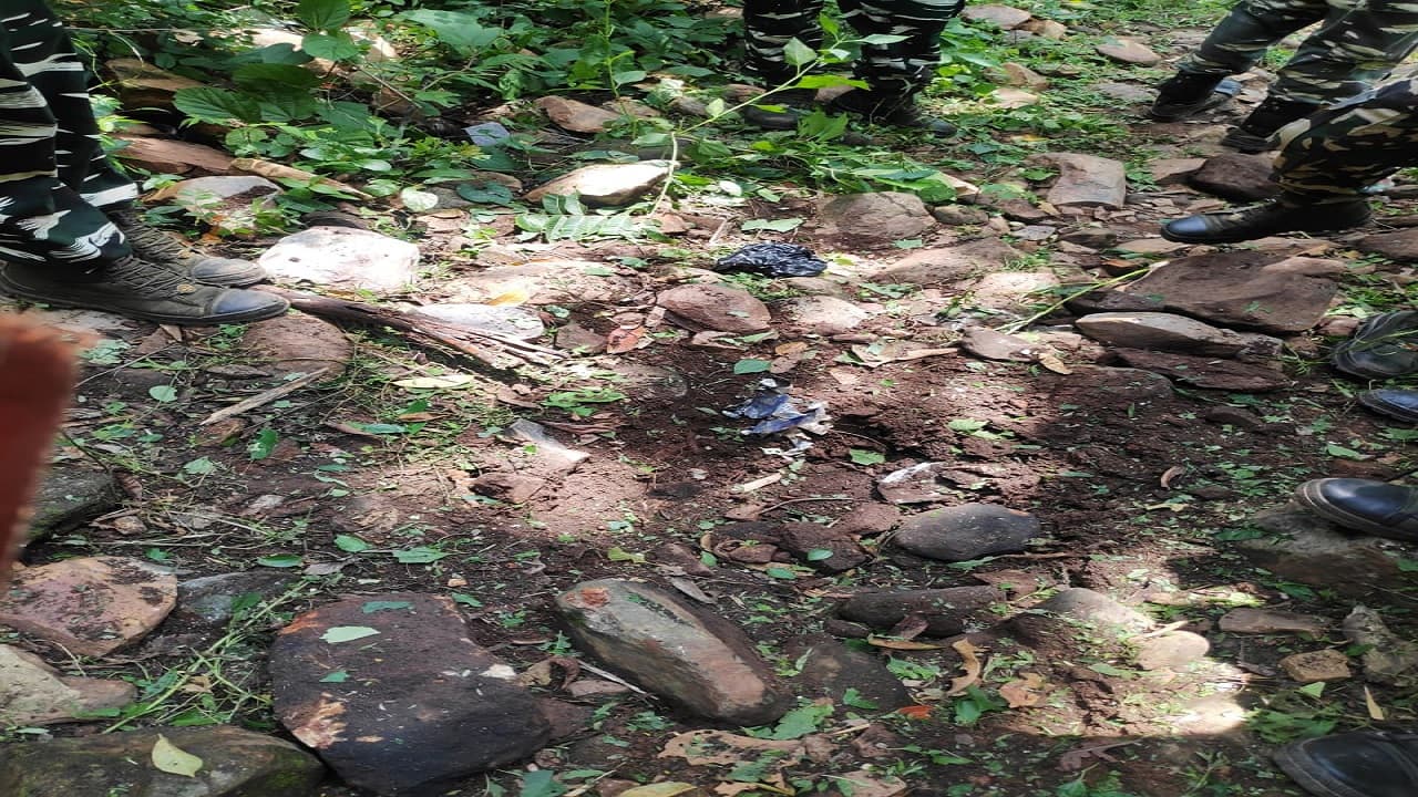 बिहार: मुंगेर में सुरक्षाबलों को उड़ाने की थी तैयारी, नक्सल प्रभावित पहाड़ी रास्ते में लगाये गये आइईडी बरामद