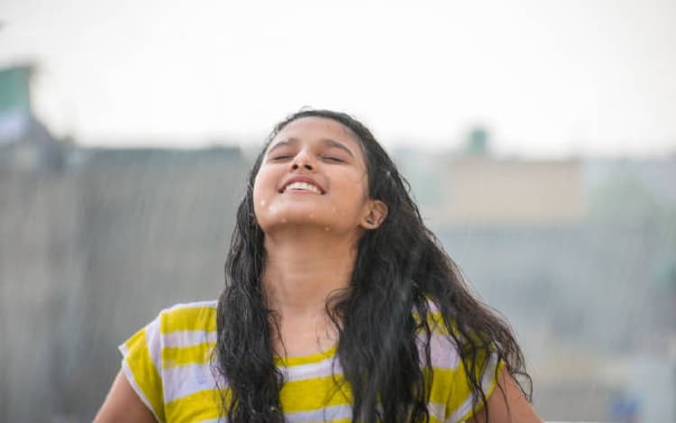 याद है मुझे बचपन का जमाना, नाचना गाना, बारिश में नहाना...