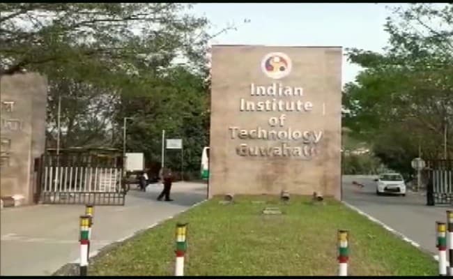 IIT गुवाहाटी ने बनाया कम लागत वाला UVC एलईडी आधारित एक डिसइन्फेक्शन सिस्टम
