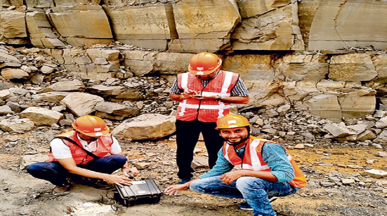 कोयला खदानों में होने वाले विस्फोटों का प्रभाव होगा कम, IIT धनबाद के रिसर्चर ने विकसित की तकनीक