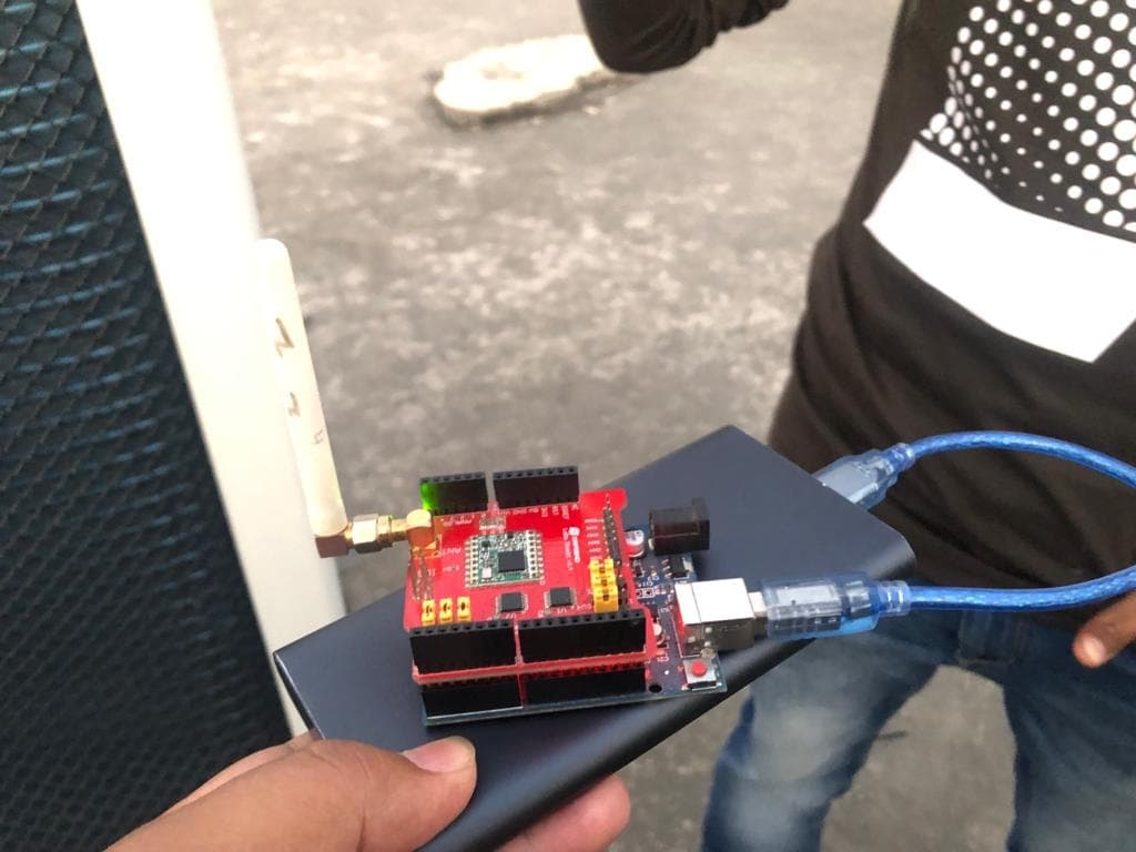 IIT BHU की बड़ी उपलब्धि, अब बिना इंटरनेट और नेटवर्क के कर सकेंगे एक-दूसरे से बात, जानें डिवाइस की कीमत