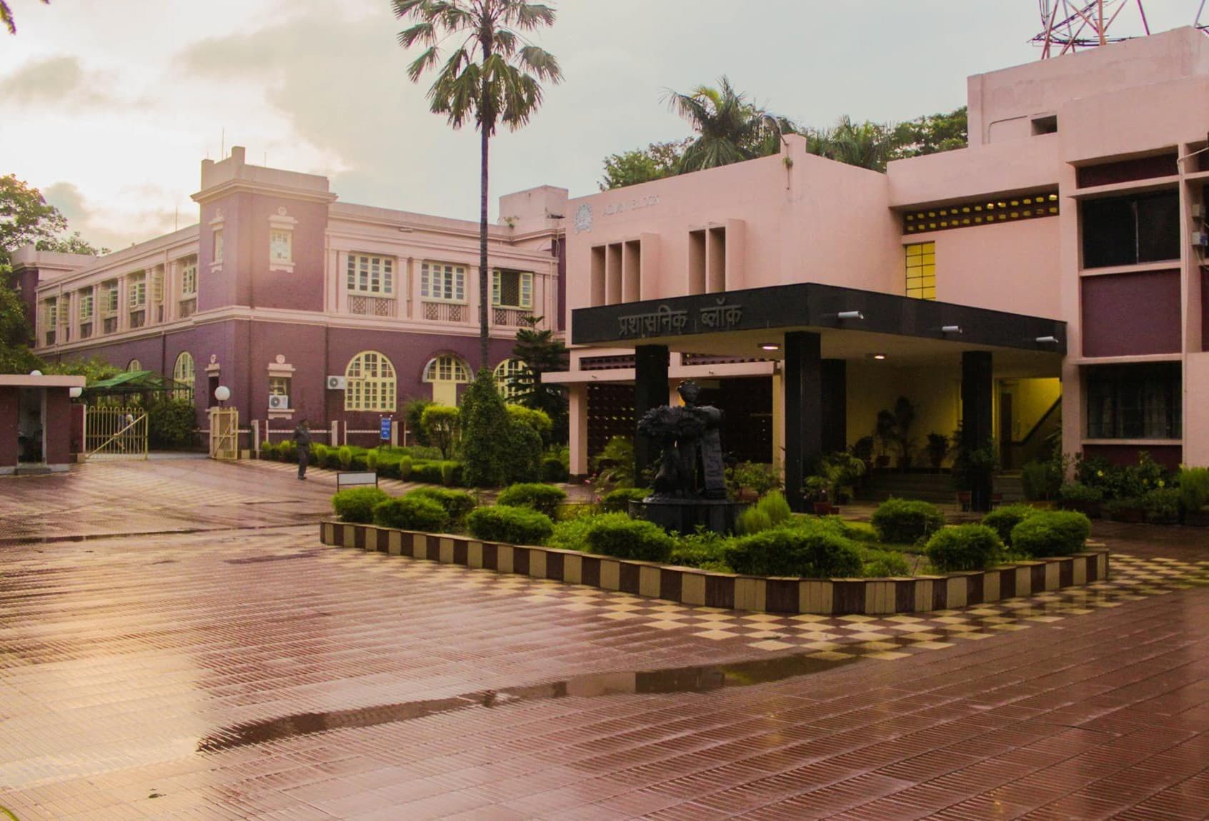 धनबाद IIT-ISM में फंसे हैं 39 विदेशी विद्यार्थी, वतन वापसी के लिए हैं परेशान