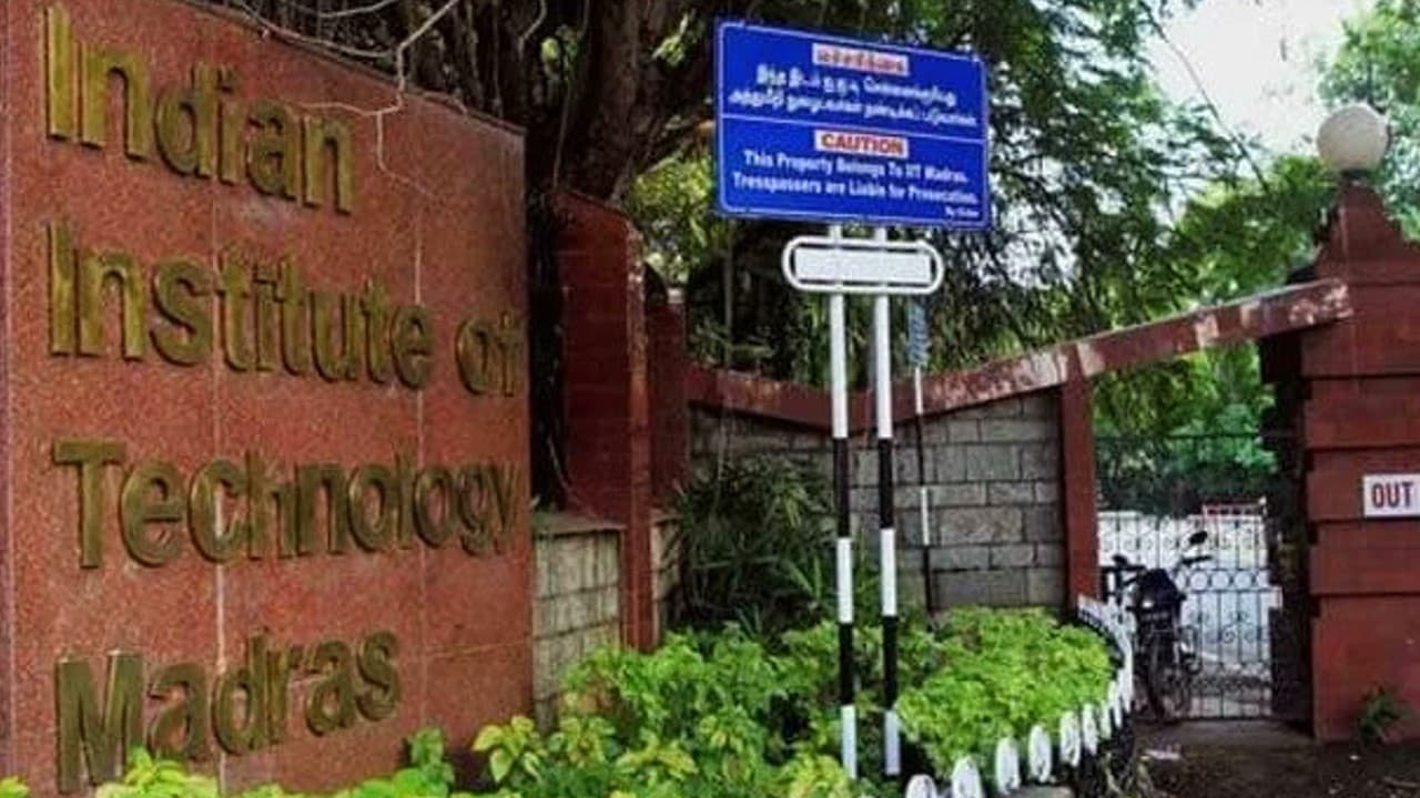 IIT मद्रास में एक साथ 12 लोगों के कोरोना संक्रमित होने से मचा हड़कंप, चिंता में तमिलनाडु की सरकार