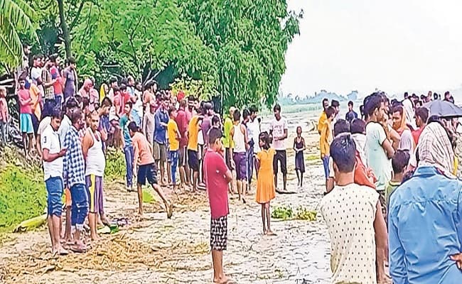 बिहार: प्रेमिका से मिलने गये प्रेमी का काट दिया सिर, छठे दिन गंडक नदी में बहता मिला शव, युवती लापता