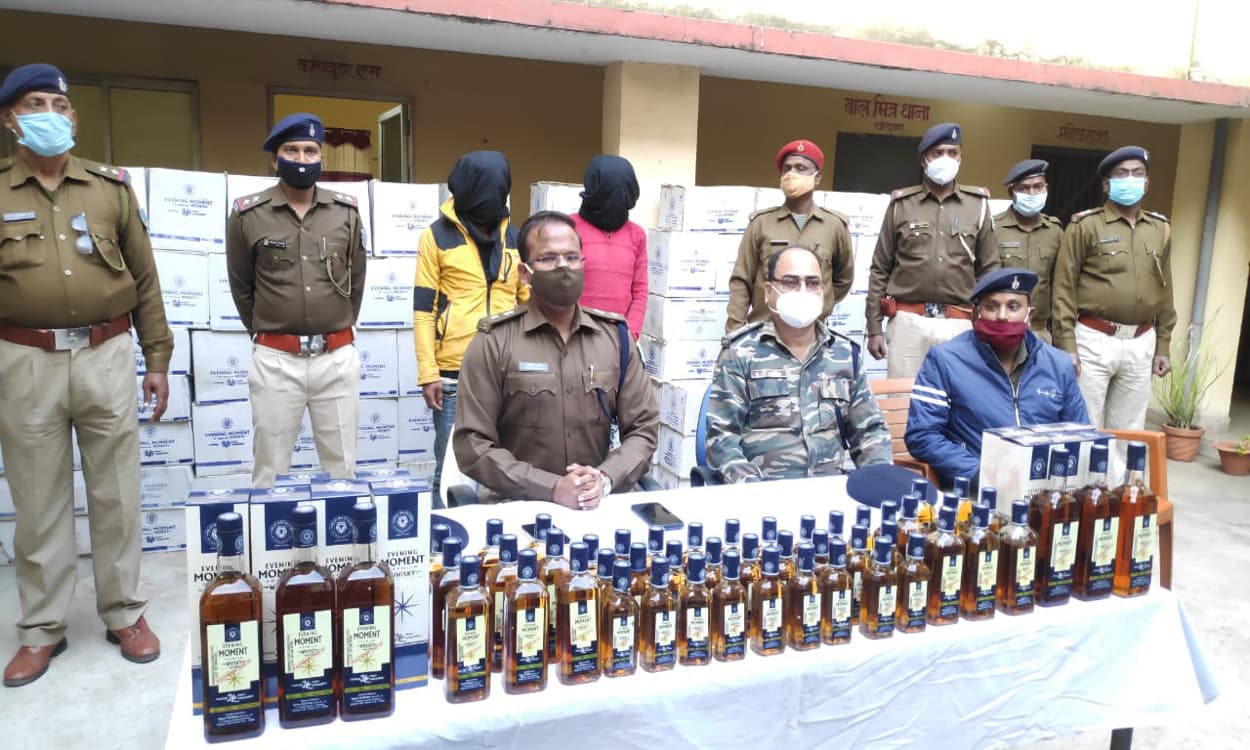 Jharkhand Crime News : नेपाल के 2 युवक अवैध शराब के साथ कोडरमा के चंदवारा में गिरफ्तार, बिहार के रास्ते जाने की थी कोशिश