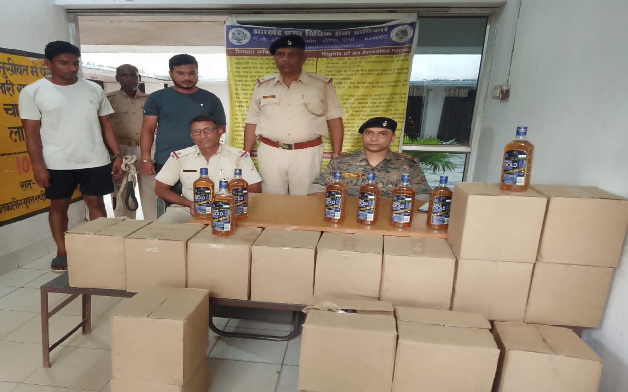 पूर्वी सिंहभूम के धलभूमगढ़ में अवैध शराब गिरोह का खुलासा, घाटशिला से सरगना हुआ गिरफ्तार