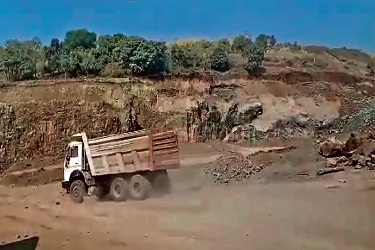 Illegal Mining: अवैध खनन रोकने के लिए सैटेलाइट का हो रहा है प्रयोग
