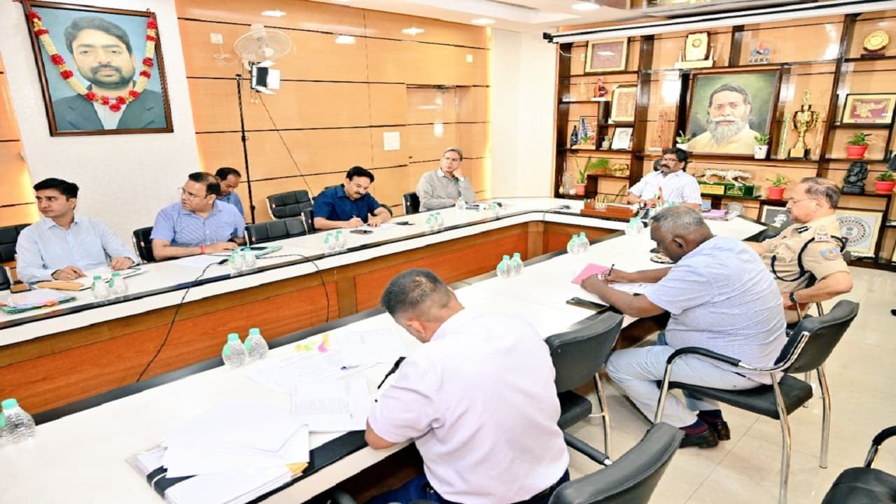 झारखंड में अवैध खनन हुआ तो अफसरों की खैर नहीं, माफियाओं पर नकेल कसने का हेमंत सोरेन सरकार का ये है प्लान