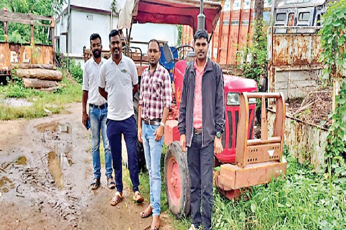 लोहरदगा : अवैध बालू का उठाव कर रहे ट्रैक्टर को वन विभाग ने किया जब्त, माफिया प्रशासन को लगातार दे रहे चुनौती