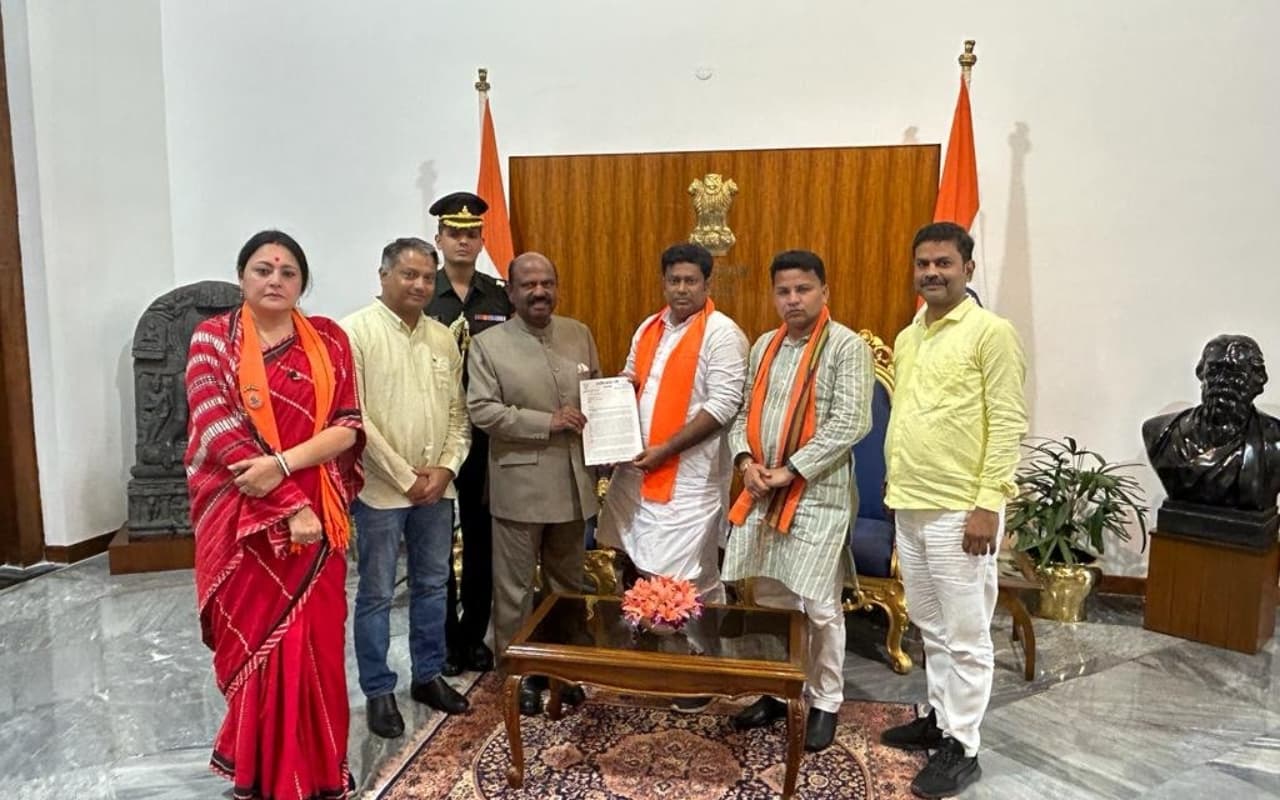 West Bengal: रामनवमी हिंसा मामले में हस्तक्षेप को लेकर राज्यपाल से मिले बीजेपी नेता, जानें विस्तार से