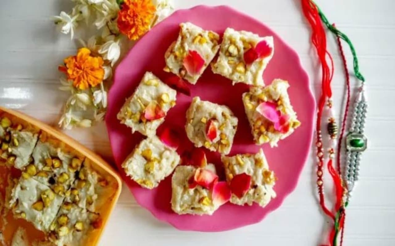 Personality Traits : राखी में आपकी पसंदीदा मिठाई खोलेगी आपके व्यक्तित्व के राज, जानें कैसे