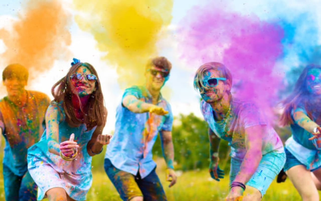 Holi 2023: भारत के अलग-अलग राज्यों में कैसे मनाया जाता है रंगों का त्योहार
