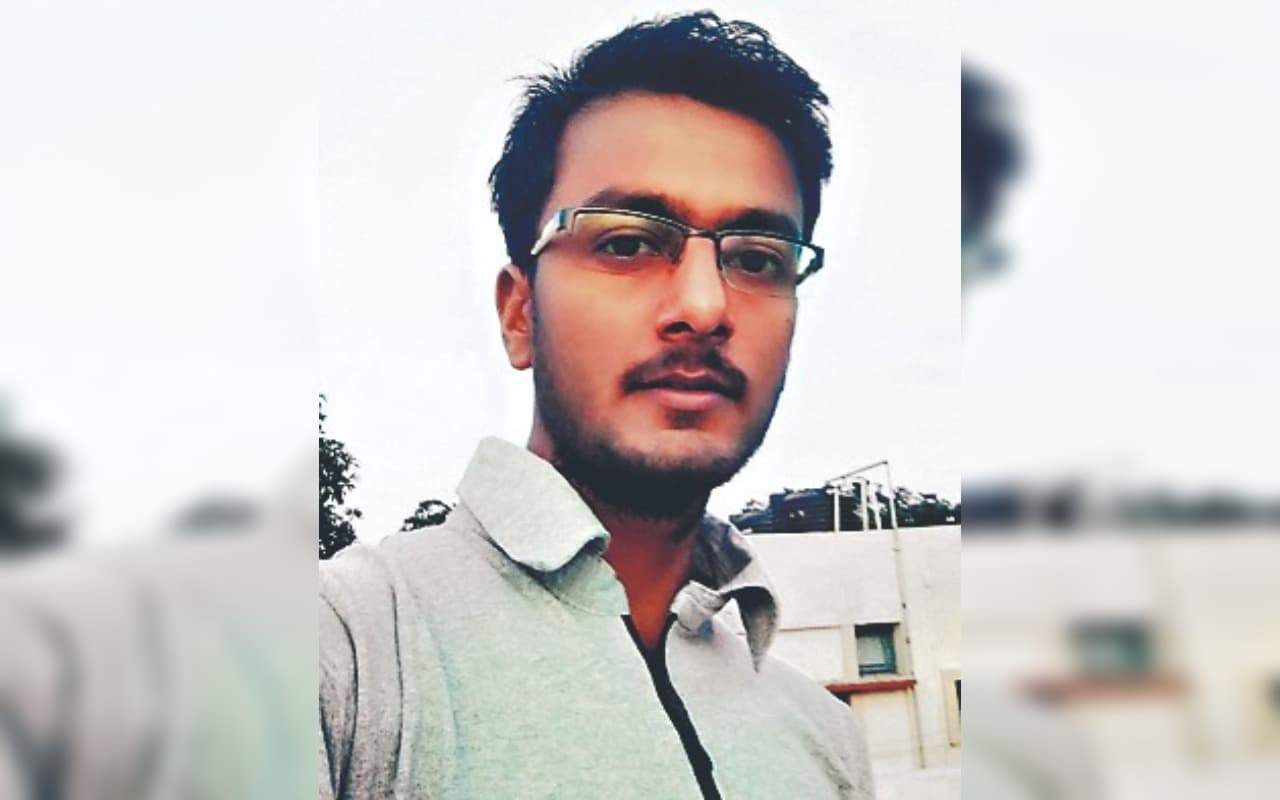 चतरा के सुदूर गांव से निकल रोशन ने MNC में बनायी जगह, उच्च शिक्षा हासिल करने वाले गांव के पहले युवा