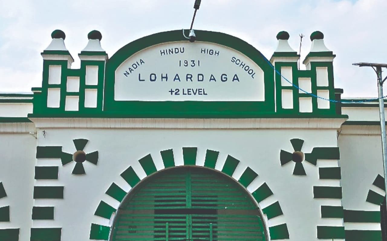 झारखंड : लोहरदगा के नदिया स्कूल से हिंदू और चास के स्कूल से रामरुद्र शब्द हटाया