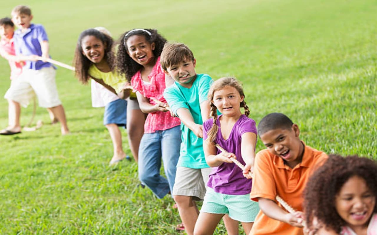 Summer Camp: बच्चों के लिए कितना जरूरी है समर कैंप, या बस बन चुका है ट्रेंड, जानें