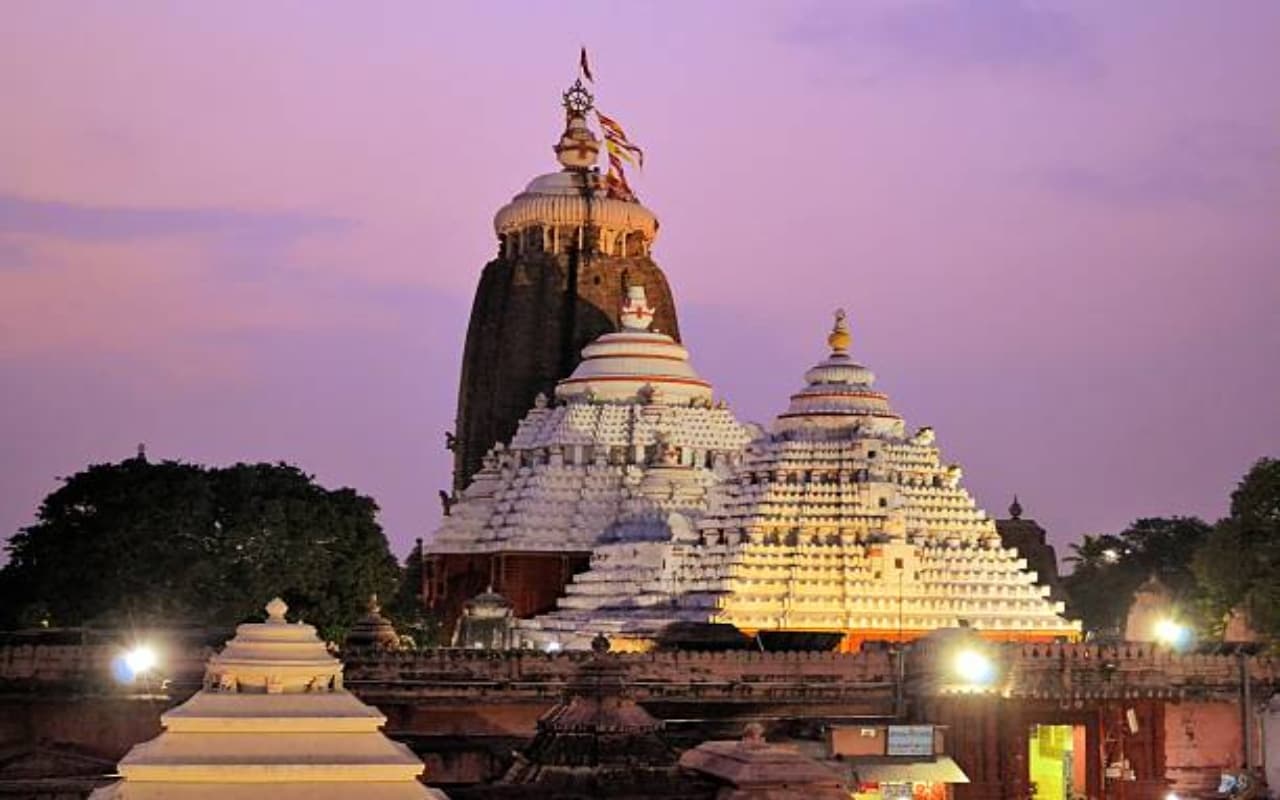 Jagannath Temple: जगन्नाथ मंदिर की ध्वजा हवा के विपरीत दिशा में क्यों लहराती है, हनुमान जी से जुड़ा है रहस्य