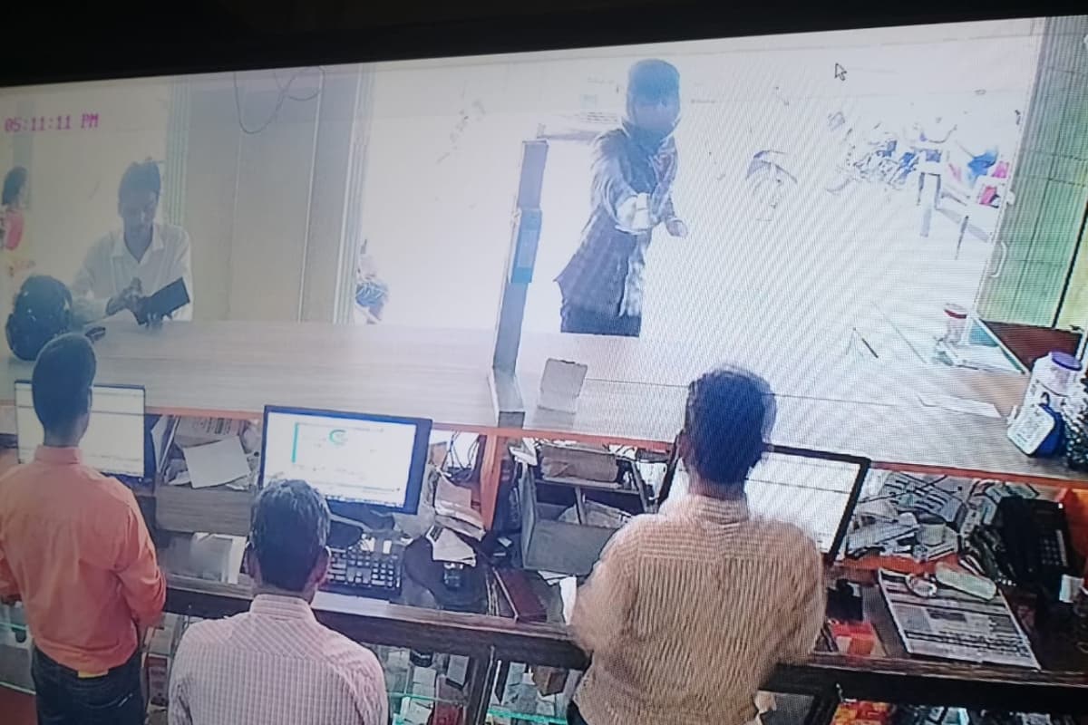 रांची के टाटीसिलवे में फायरिंग कर फैलायी दहशत, 'सोनू भाई' के नाम से फेंका पर्चा, जानें पूरा मामला