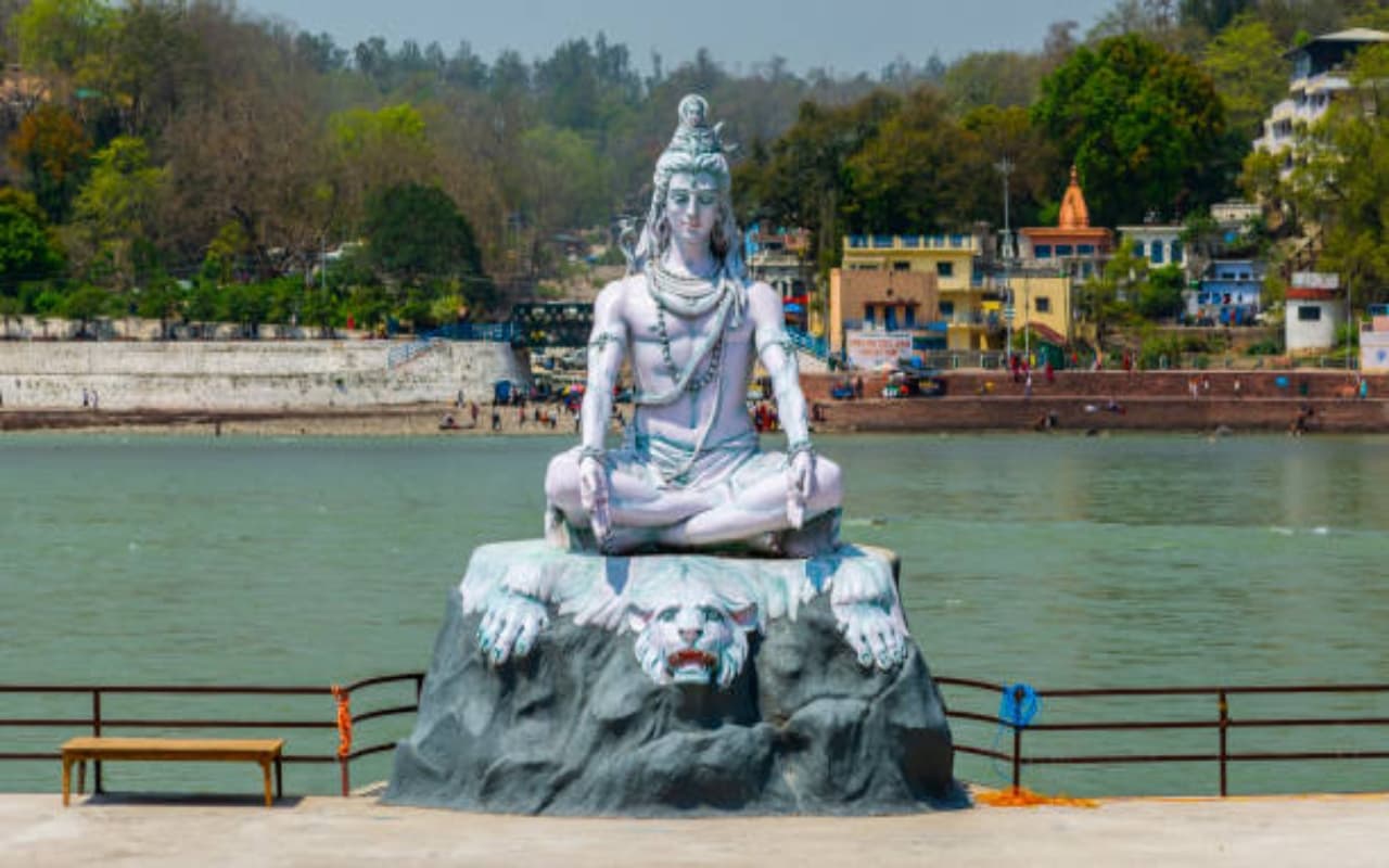Sawan Fasting Tips: सावन में महादेव को चढ़ाएं ये फलदार चीजें, व्रत के दौरान खुद भी करें सेवन