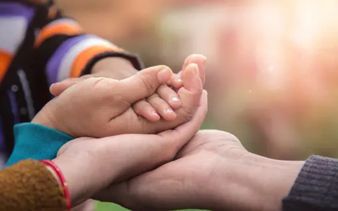 Parenting Tips: टीन एज केयर, बच्चों में हो रहे बदलाव के साथ खुद भी बदलिए