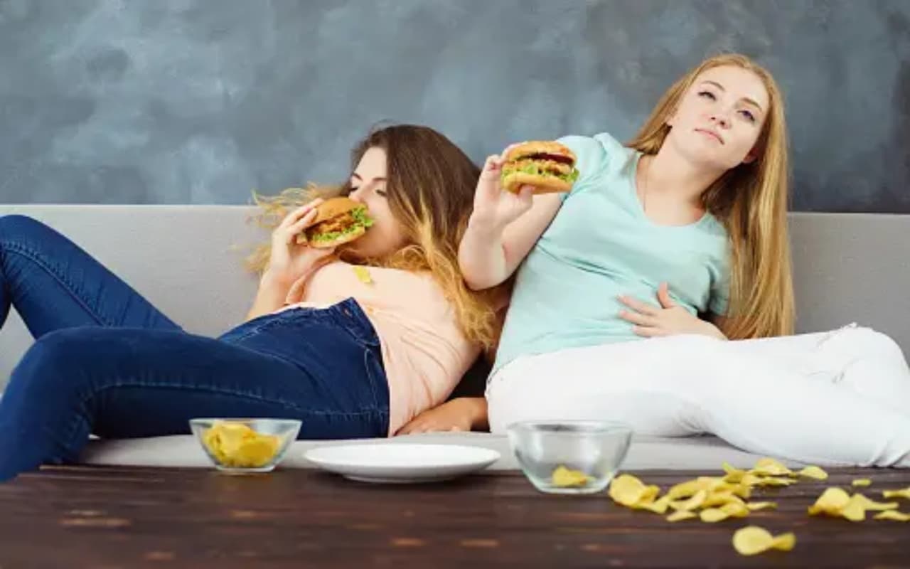 Health tips: क्या आपको है हर वक्त कुछ खाने की आदत, ऐसे सुधारें Unhealthy Lifestyle
