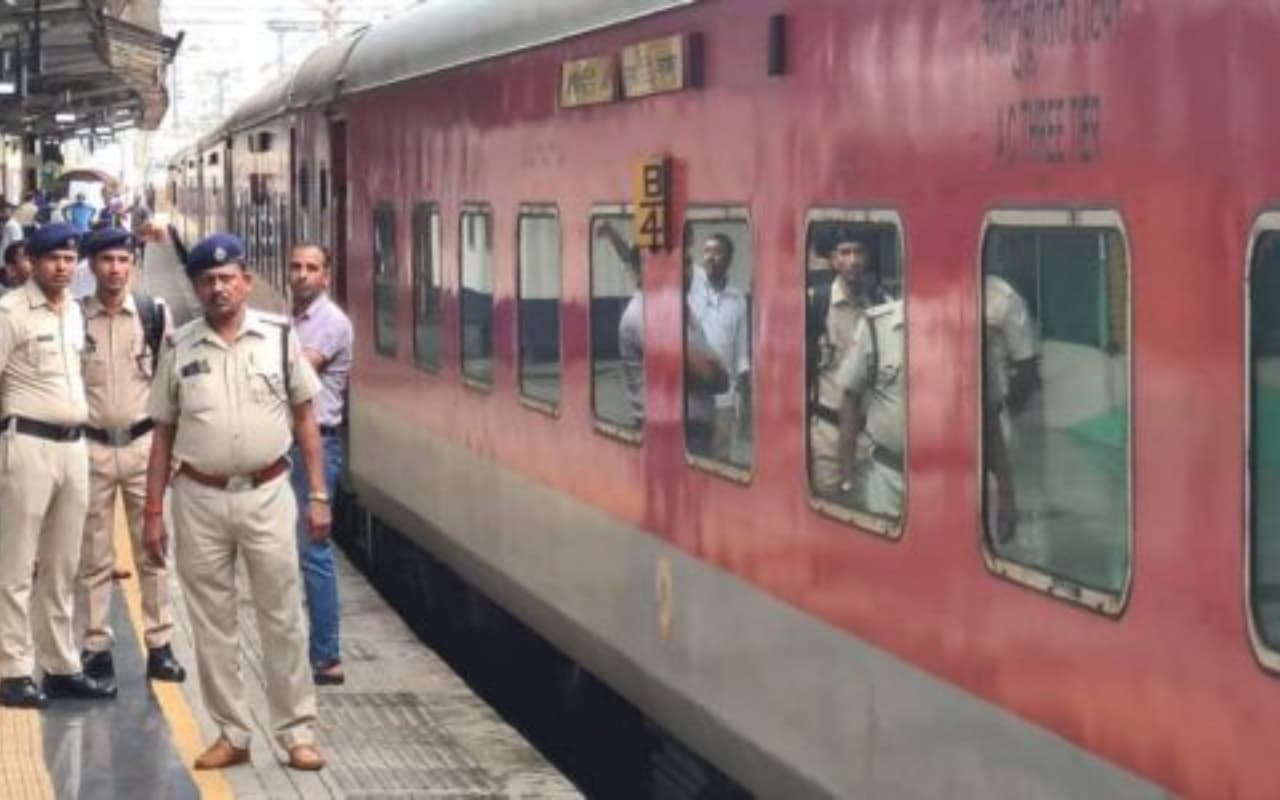 चलती ट्रेन में गोलीकांड! जांच कमिटी का हुआ गठन, धारा 302 के तहत FIR दर्ज