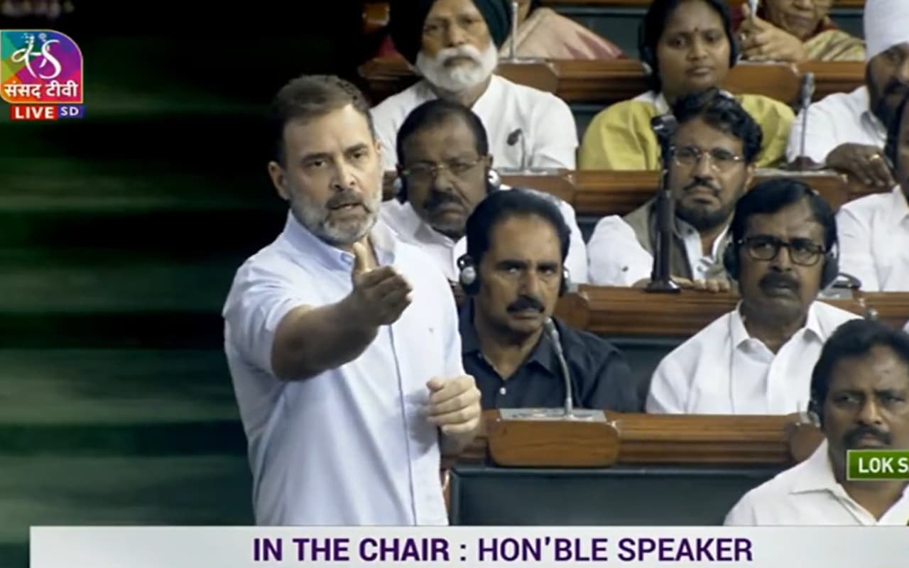 No-Confidence Motion : सदन में राहुल गांधी ने केंद्र सरकार को घेरा, कहा-लंका को रावण के अहंकार ने जलाया था