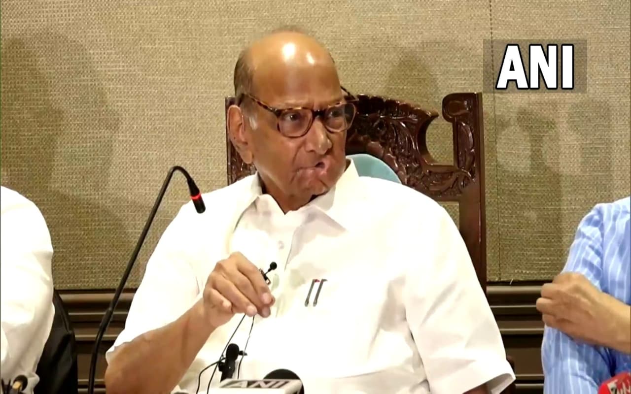 NCP प्रमुख शरद पवार ने BJP पर किया प्रहार, अजित पवार से मुलाकात पर साधी चुप्पी