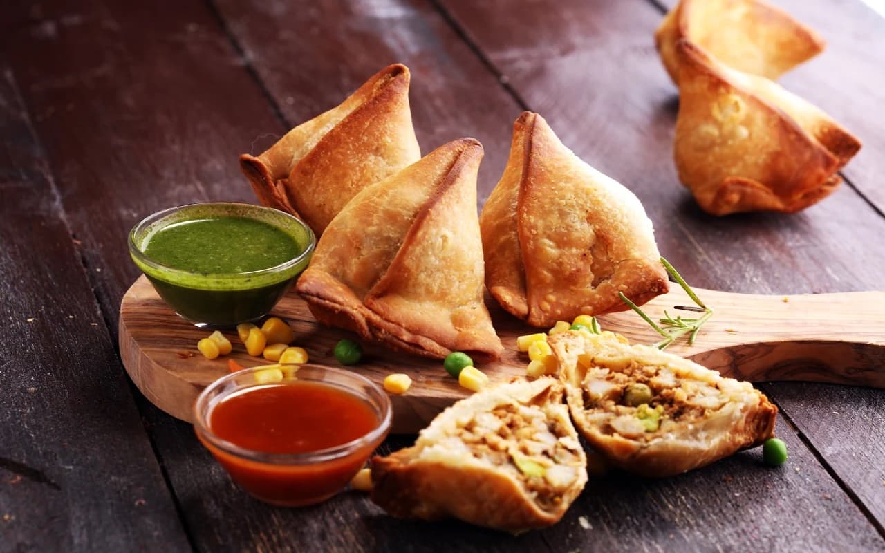 World Samosa Day: घर पर ही बन जाएगा बाजार के जैसा स्वादिष्ट समोसा, बस इन स्टेप्स को अपनाने की जरूरत