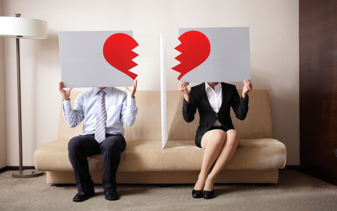 Relationship Tips: रिलेशनशिप में दिखने वाले ये संकेत कहीं बन तो नहीं रहे आपके ब्रेक-अप का कारण, जानें यहां
