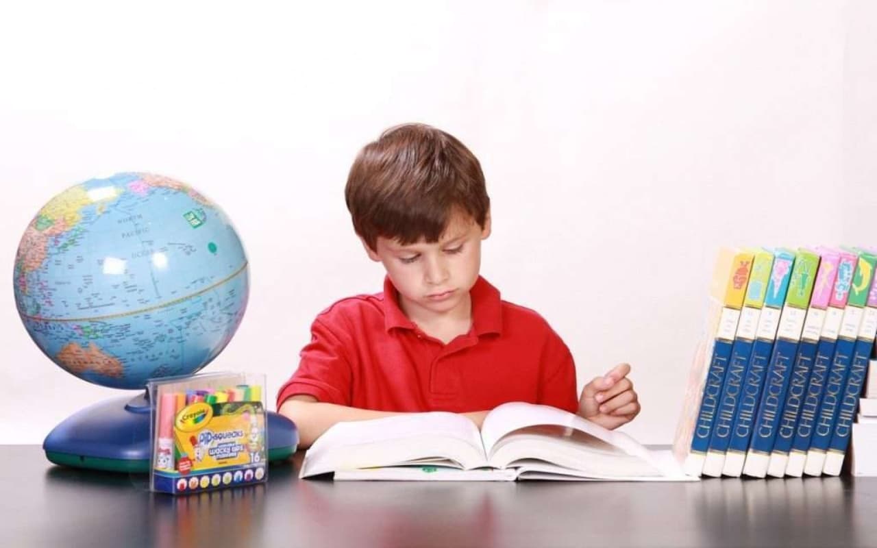 Vastu Tips: पढ़ाई में नहीं लग रहा बच्चे का ध्यान, तो स्टडी रूम के लिए अपनाएं ये वास्तु टिप्स, बढ़ेगा Focus