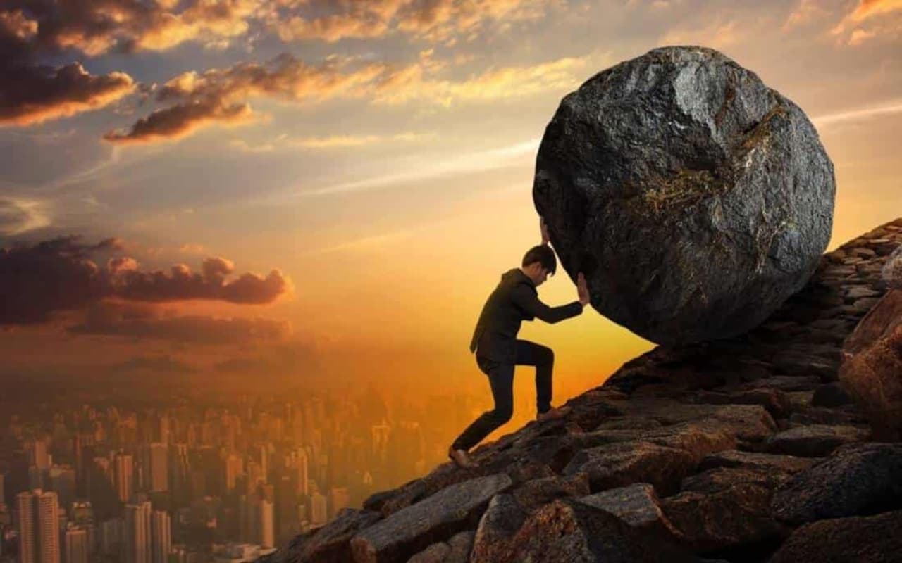 5 संकेत, जो बताते हैं कि आप अपने पारिवारिक कर्म का कर्ज चुका रहे हैं