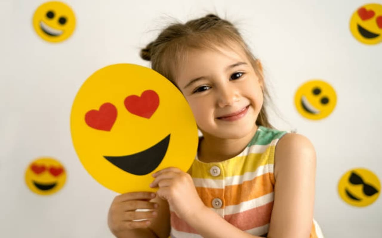 World Smile Day 2023: दिलों को छूती है आपकी मुस्कान, जानिए खास तारीख का इतिहास और महत्व