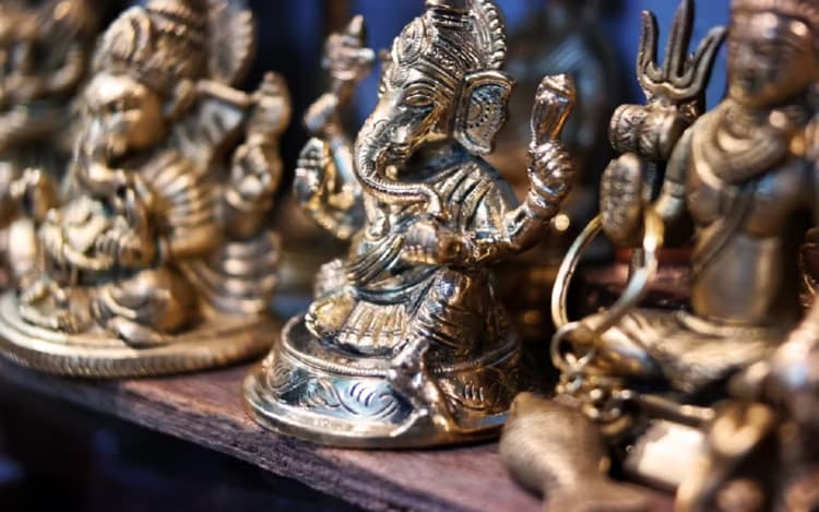 Diwali 2023: दिवाली पर भगवान की मूर्तियों को कैसे करें साफ? यहां से लें आइडिया, नई और चमकीली दिखेगी मूर्ति