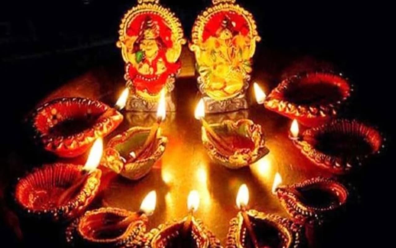 Diwali 2023: लक्ष्मी रुठ जायेंगी अगर करते हैं ये काम,खरीदारी कीजिए मगर समझदारी से