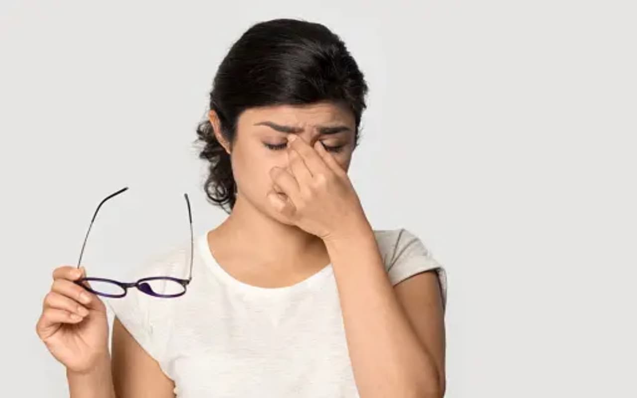 सर्दियों में आंखों की ऐसे करें खास देखभाल, बरतें ये सावधानियां