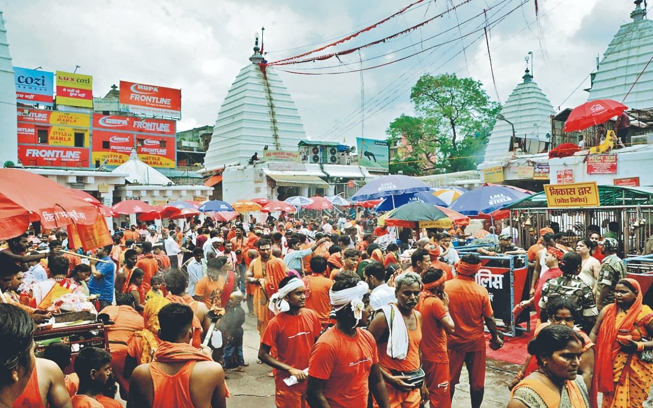 देवघर श्रावणी मेला : खोला गया बाबा का पट, कांचा जल से हुई पारंपरिक पूजा, उत्साहित दिखे कांवरिये